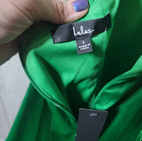 NWT Lulus Emerald Green Maxi Dress. Spaghetii Straps & Criss Cross Strappy Back. - Picture 4 of 6